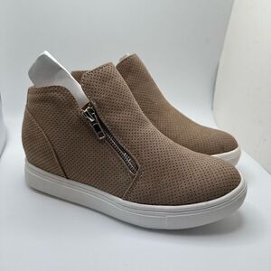 CUSHIONAIRE Women's Hart Hidden Wedge Sneaker 6 TAN